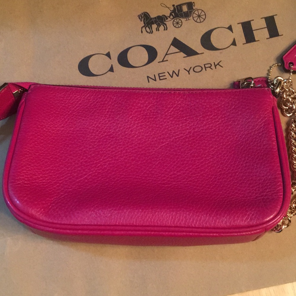 Coach fuschia Pebbled leather chain Bag wallet - Picture 4 of 6